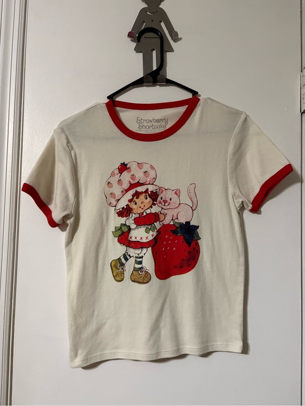 Strawberry Shortcake Cream and red tee size large